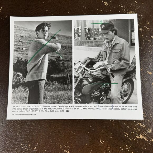 1988 Press Photo HBO Pictures Powers Boothe C Thomas Howell Into The Homeland - Picture 1 of 2
